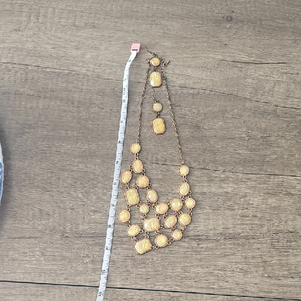 Elegant Gold Necklace Matching Earrings